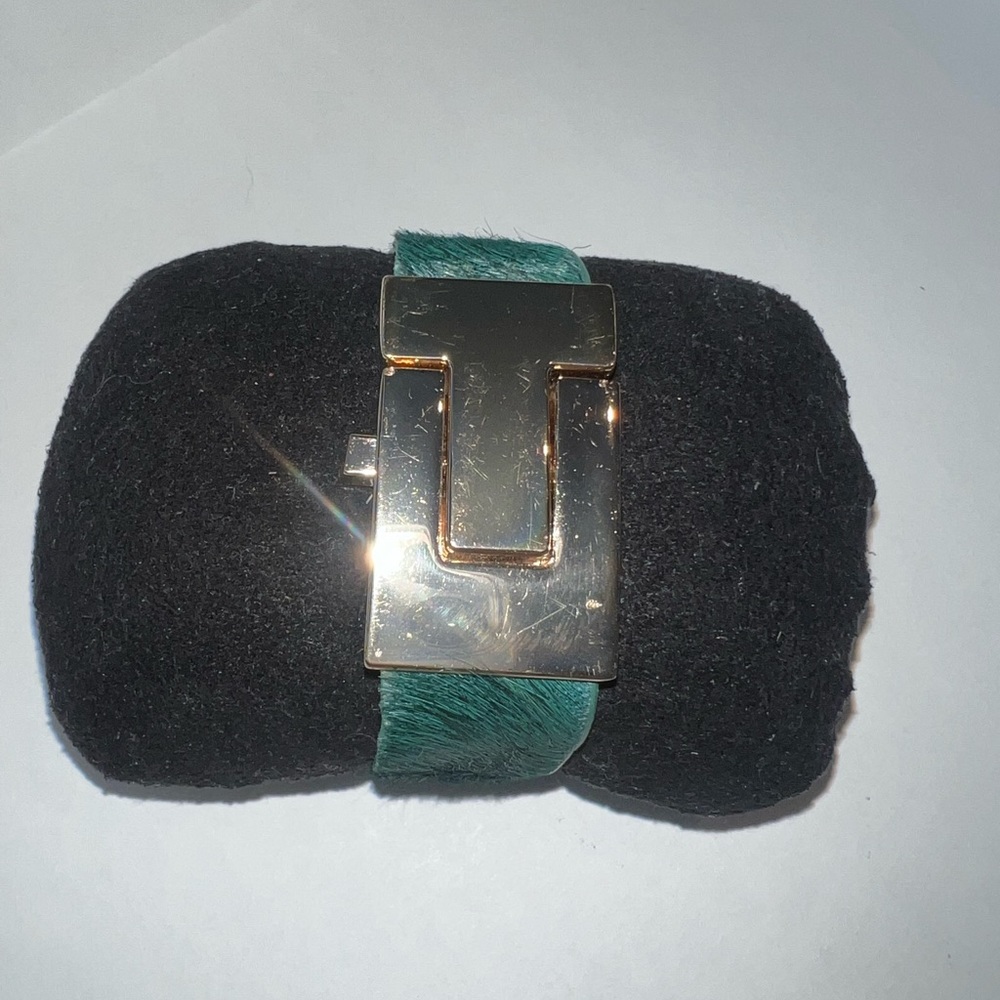 New Tory Burch Turquoise & Gold clasp bracelet